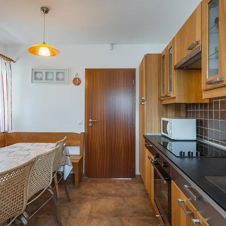 Elements & Veronika Apartment *